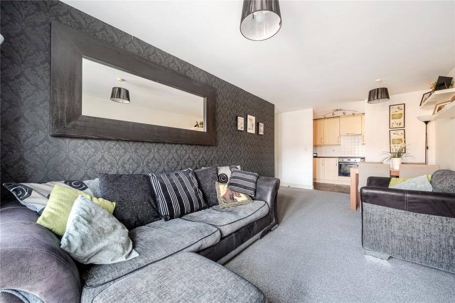2 bedroom apartment for sale - Eaton Avenue, Slough, Berkshire, SL1