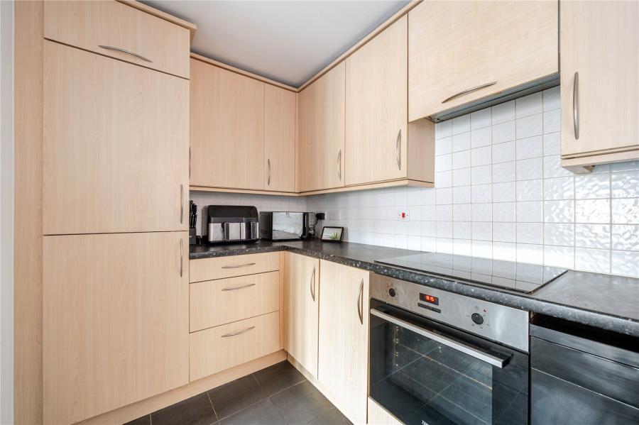 2 bedroom apartment for sale - Eaton Avenue, Slough, Berkshire, SL1