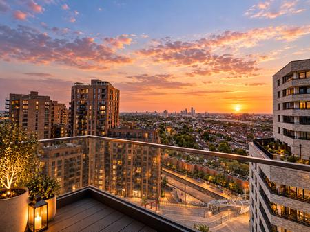 2 bedroom apartment for sale - South Way, Wembley, HA9