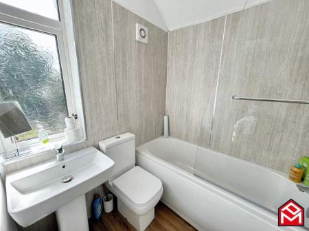 En-Suite Bathroom
