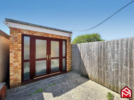 Garage / Outbuilding