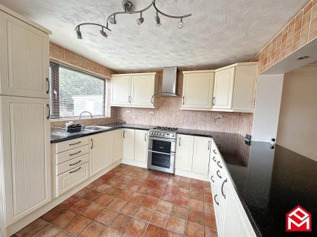 Open Plan Kitchen/ Dining Room
