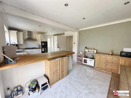 Open Plan Kitchen/ Dining Room