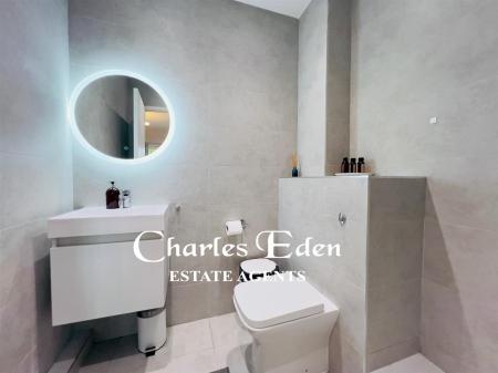 EN-SUITE SHOWER ROOM/WC