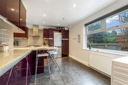 KITCHEN / BREAKFAST ROOM