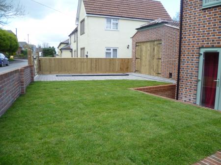 Additional Front Garden Image