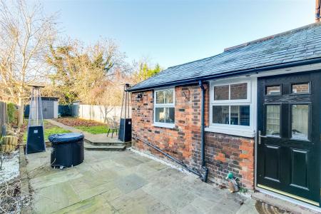 Pondcroft Road 20-24.jpg