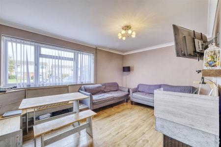 5 Franciscan Close Rushden-3.jpg