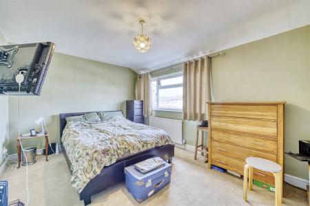 5 Franciscan Close Rushden-5.jpg