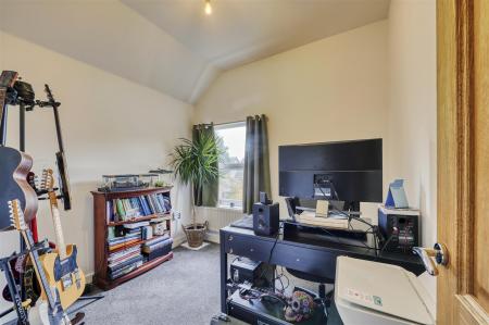 55 Higham Rd Rushden-24.jpg