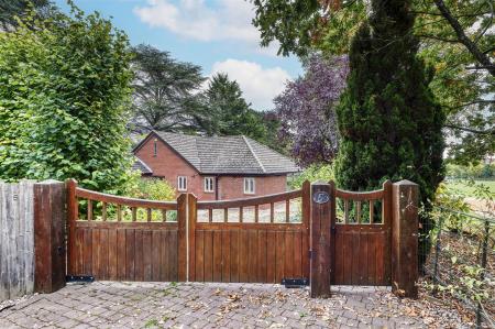 Tollbar Rd Islip-3.jpg