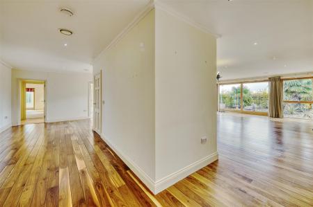 Tollbar Rd Islip-21.jpg