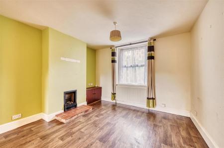 24 Church St Woodford-4.jpg