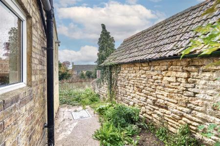 24 Church St Woodford-9.jpg