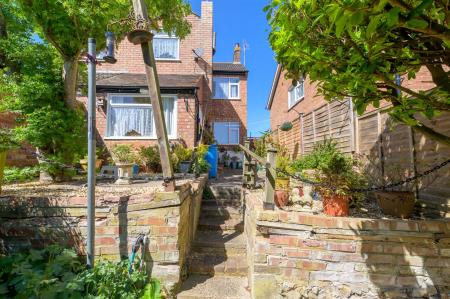 15 Fern Road-101-HDR.jpg
