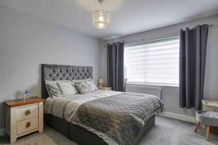 5 St Marks Close-2.jpg