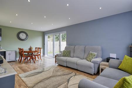 5 St Marks Close-5.jpg