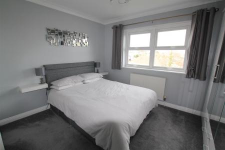 43a Pollard Close - 6 of 18.jpg