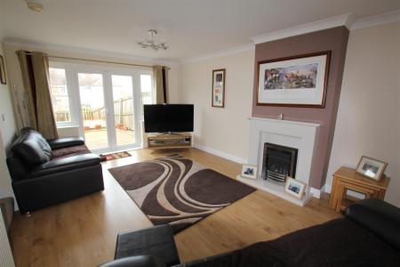 43a Pollard Close - 10 of 18.jpg