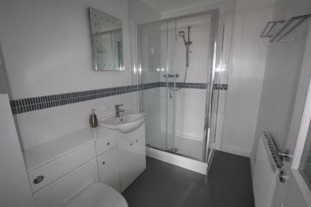 43a Pollard Close - 4 of 18.jpg