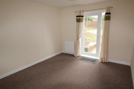 2 Garden Park Close - 8 of 14.jpg