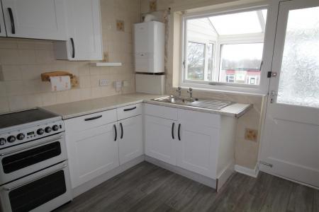 2 Garden Park Close - 3 of 14.jpg