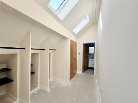 WALK-IN WARDROBE