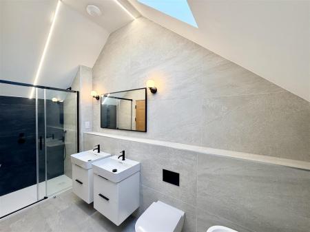 MASTER ENSUITE