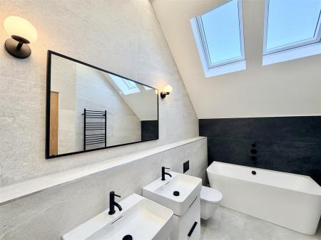 MASTER ENSUITE
