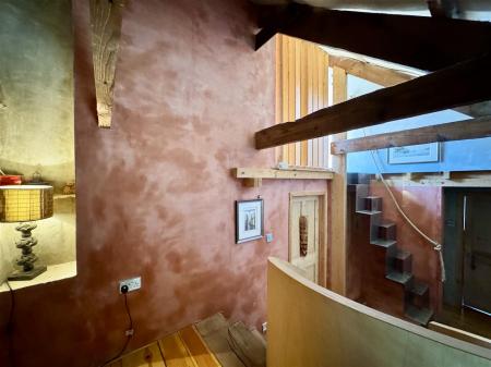 FIRST FLOOR LANDING
