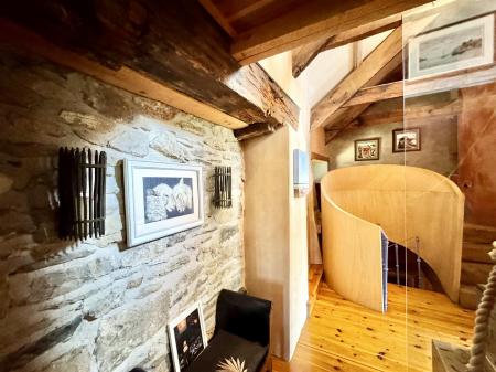 FIRST FLOOR LANDING