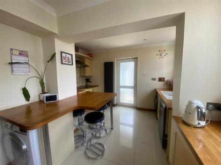 KITCHEN/BREAKFAST ROOM