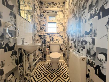 DOWNSTAIRS CLOAKROOM/WC