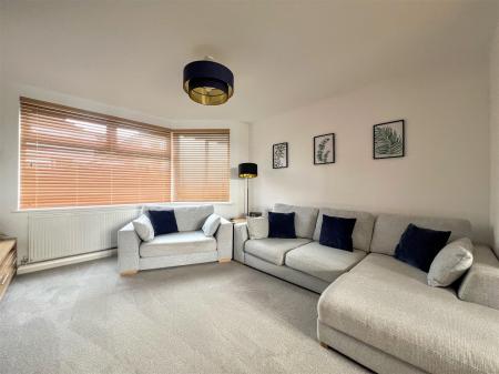 OPEN-PLAN LOUNGE AREA