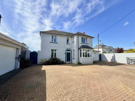 PLYMBRIDGE ROAD, PLYMPTON, PLYMOUTH PL7 4LF