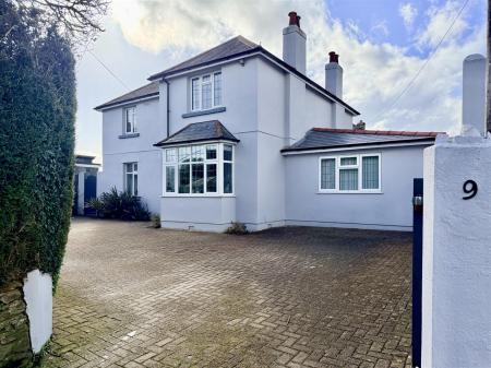 PLYMBRIDGE ROAD, PLYMPTON, PLYMOUTH PL7 4LF