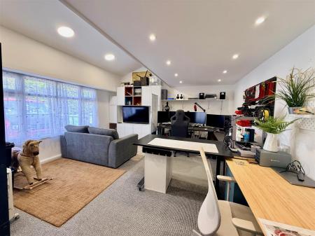 GARAGE/OFFICE