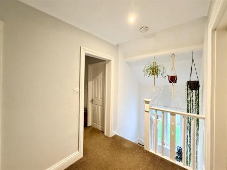 FIRST FLOOR LANDING