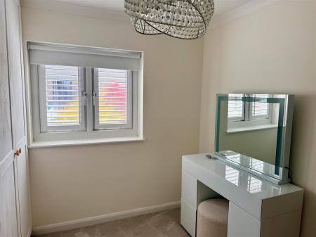 ENSUITE DRESSING ROOM