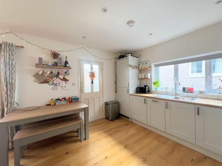 OPEN PLAN LIVING AREA
