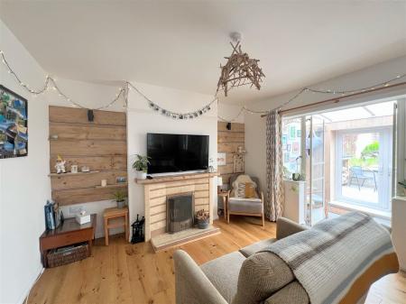 OPEN PLAN LIVING AREA