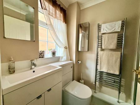 ENSUITE SHOWER ROOM