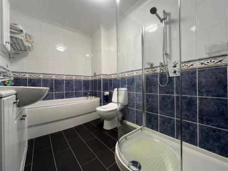 FAMILY BATHROOM