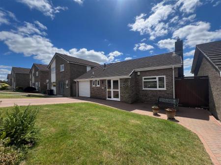 PLYMTREE DRIVE, PLYMPTON, PLYMOUTH PL7 4LX