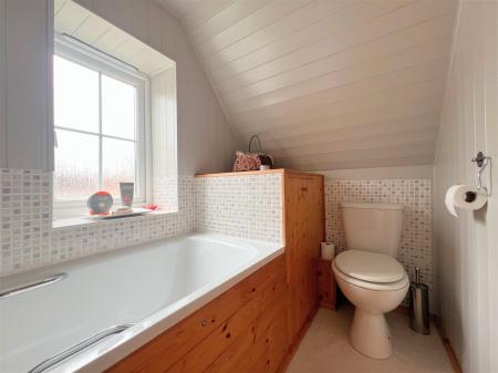 MASTER ENSUITE