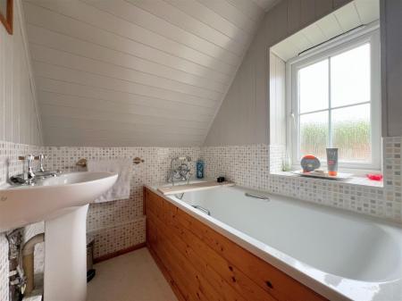 MASTER ENSUITE