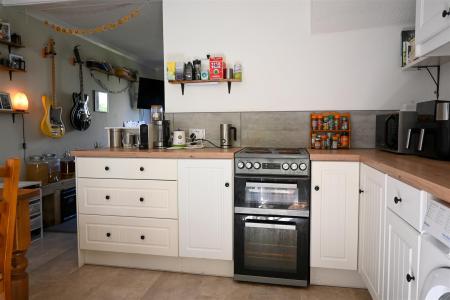 KITCHEN/DINER