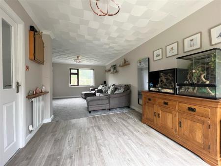LOUNGE/DINER