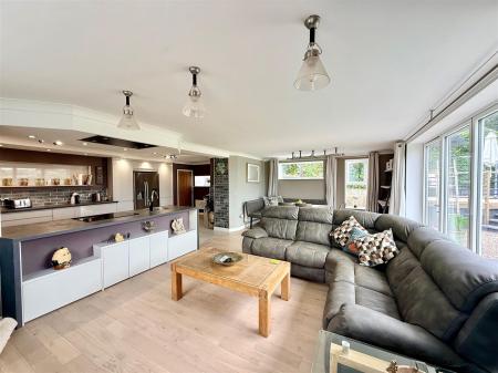 OPEN PLAN LIVING SPACE