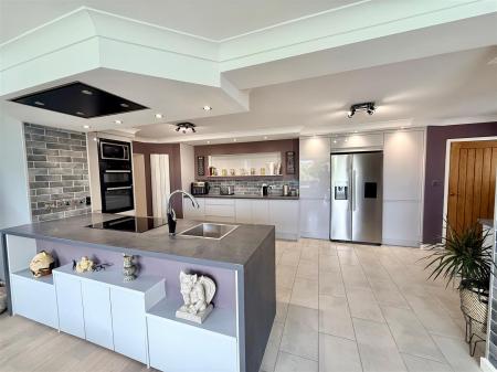 OPEN PLAN LIVING SPACE